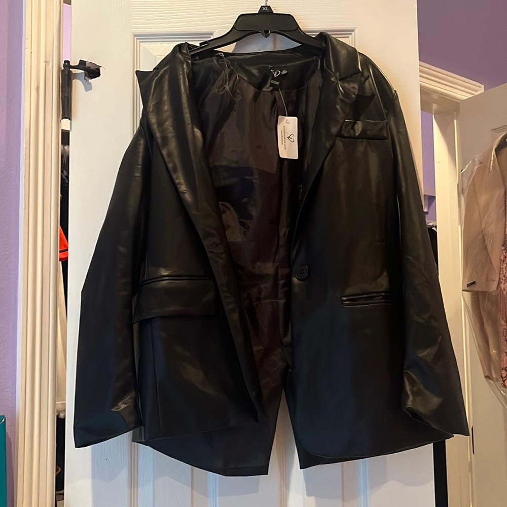WINDSOR BLACK LEATHER COAT- NEW
